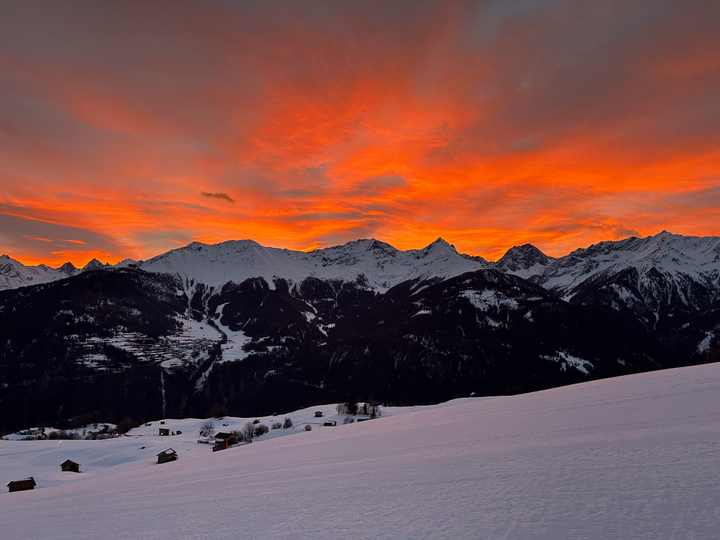 Abendhimmel über den Gipfeln des Oberinntals
